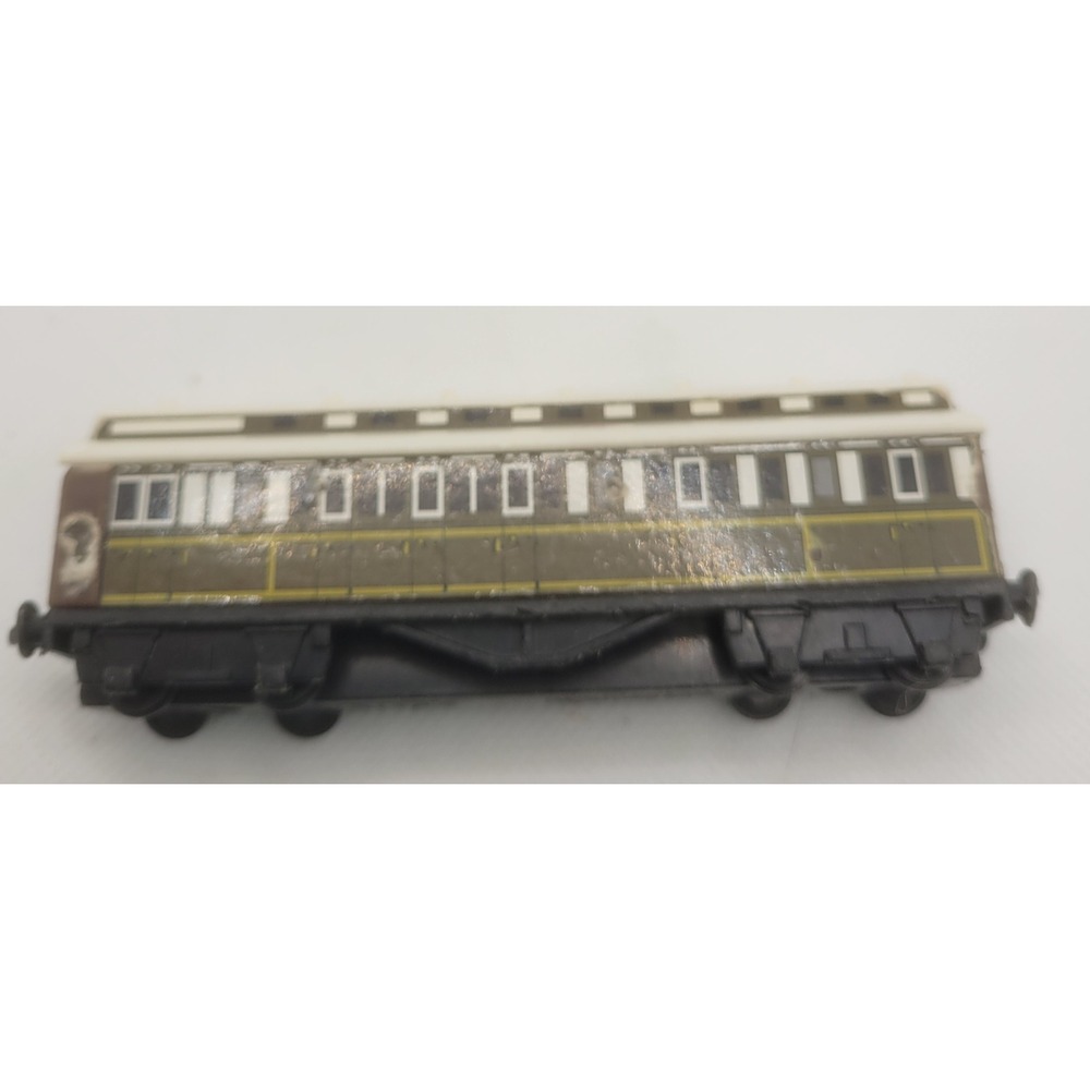 Ertl Thomas & Friends Henrietta Die-cast Metal Passenger Coach Train Car 2002